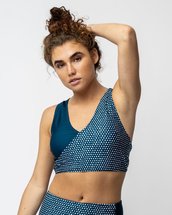 Squared Switch V Crop Fashion - Image 3